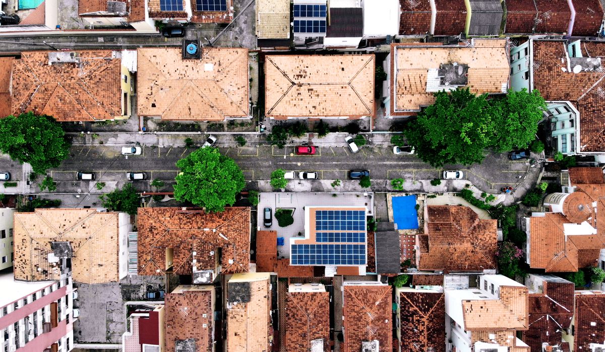 Maintaining Solar Panels Through British Weather Seasons